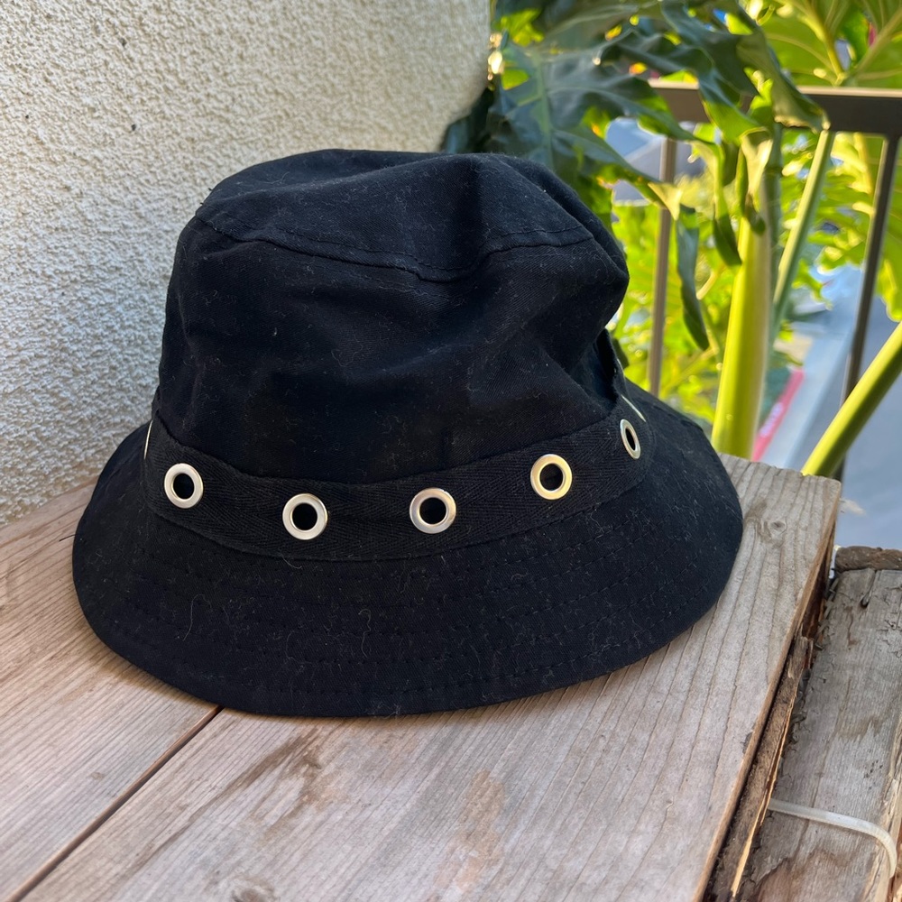 bucket hat